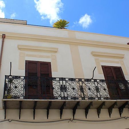 Palazzo Taormina Castellammare del Golfo Exterior foto